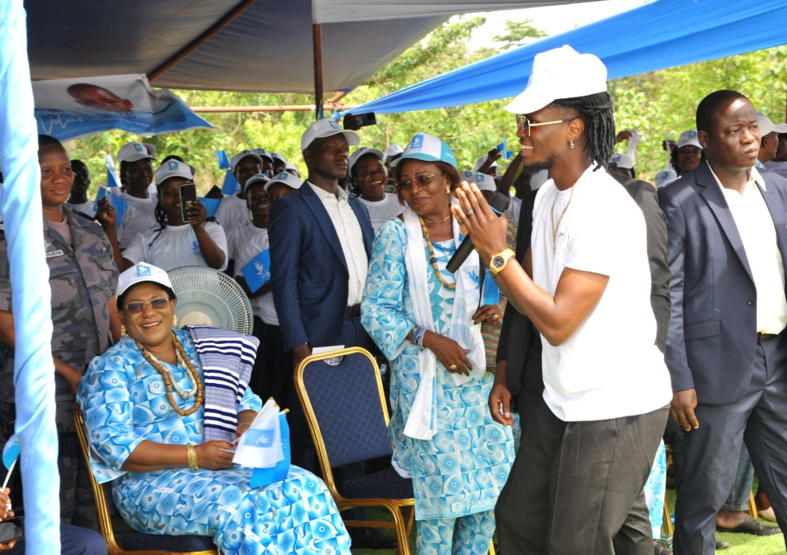 Campagne électorale Unir : la tête de liste Kpélé, Yawa Djigbodi Tségan offre un concert aux populations