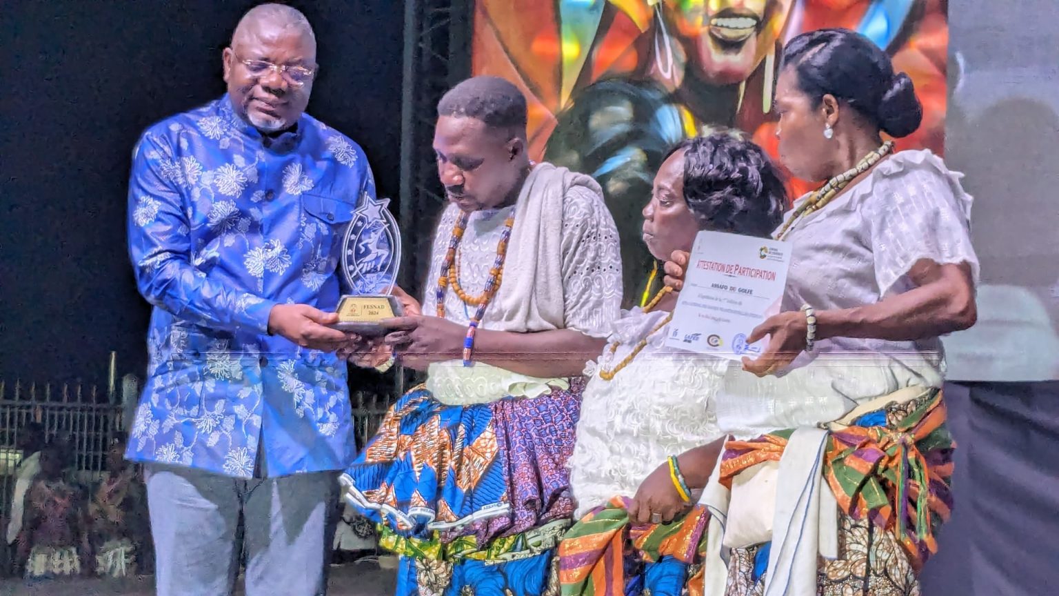 7ème Festival national des danses traditionnelles : chèques, trophées et attestations aux participants
