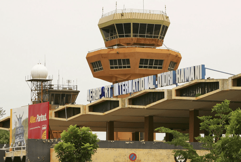 Niger : un assaut armé contre l’aéroport de Niamey fait au moins 13 morts