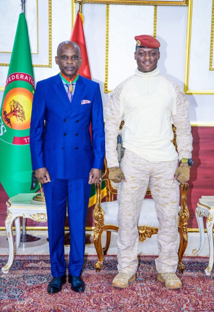 Robert Dussey décoré Commandeur de l’Ordre des Étalons du Burkina Faso