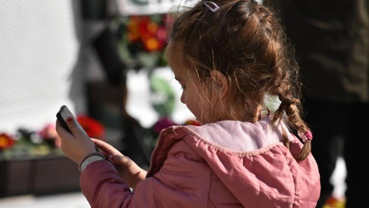 La France vote l’interdiction des réseaux sociaux aux moins de 15 ans