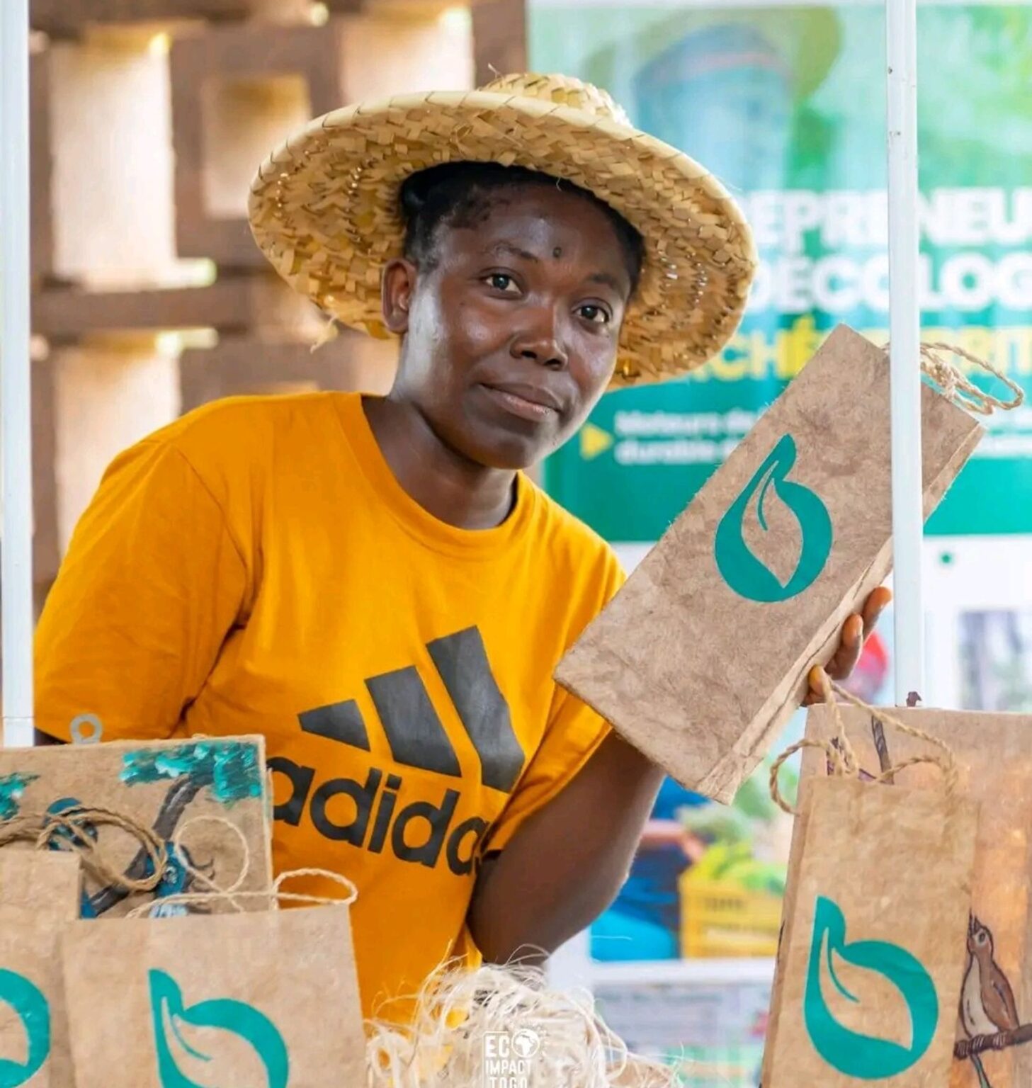 Une Togolaise transforme le bananier en emballage biodégradable