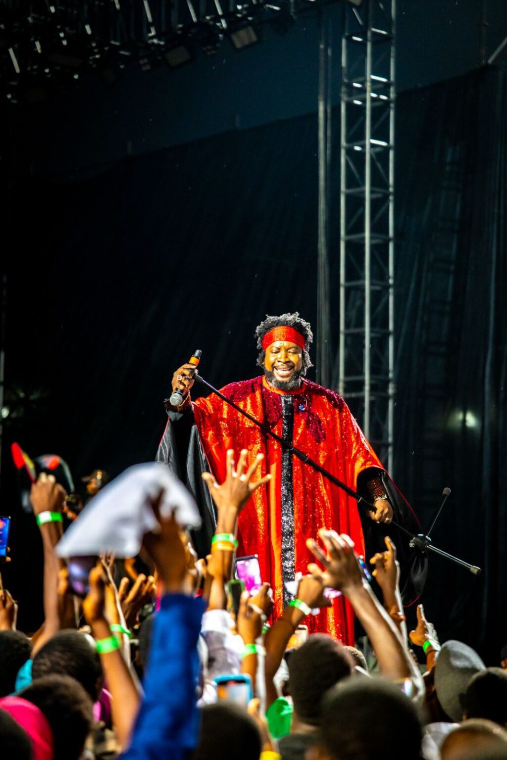 Lomé : Sonnie Badu rassemble des milliers de fidèles au stade de Kégué