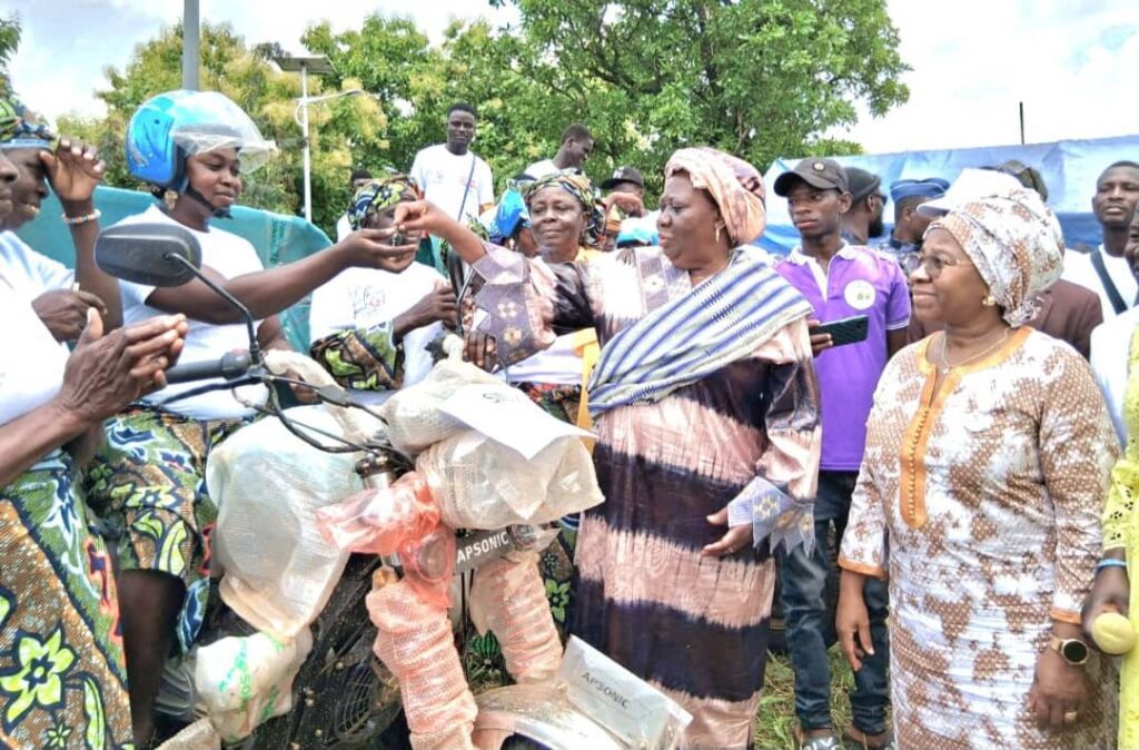 Journée de la Femme africaine : 12 groupements agricoles féminins reçoivent des équipements à Mô