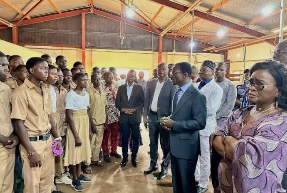 Rentrée scolaire 2026-2027 : le ministre constate la reprise des cours à Lomé