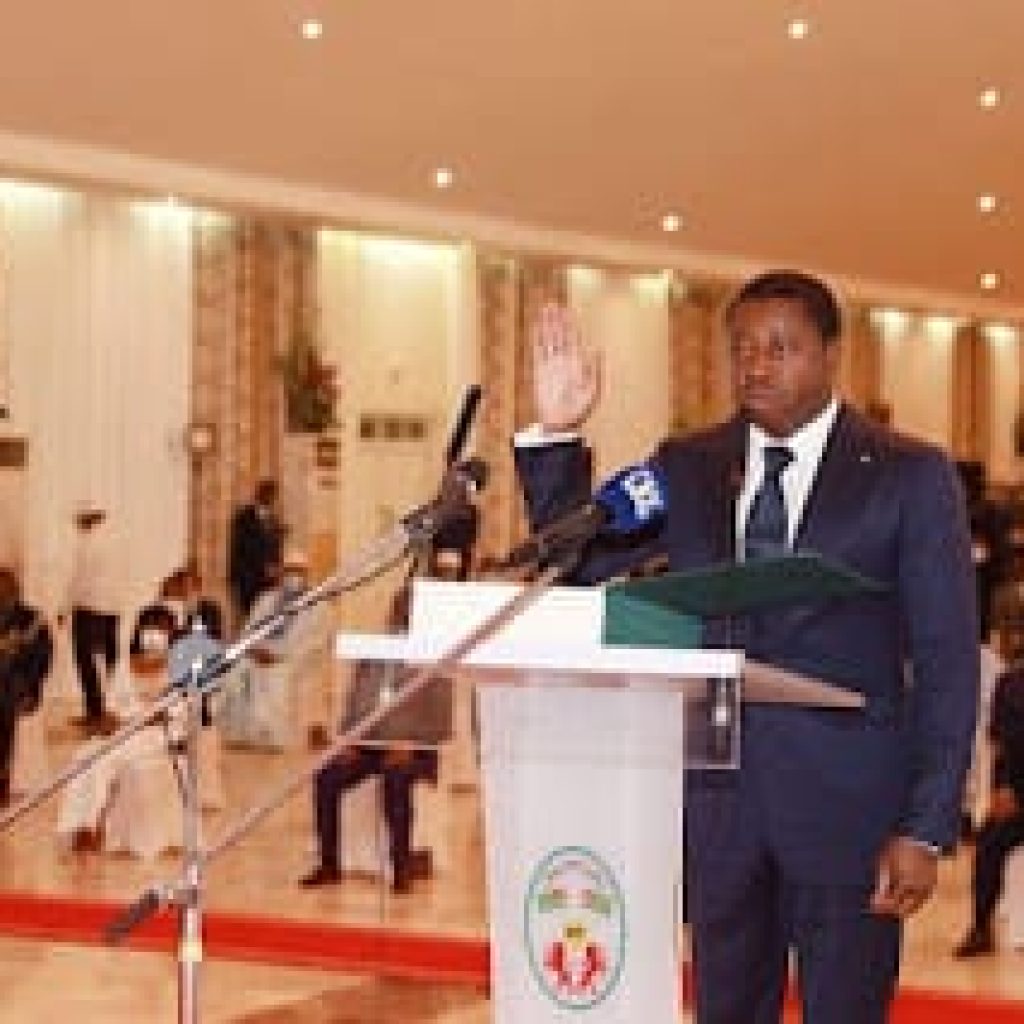 Faure Gnassingbé en train de prêter serment